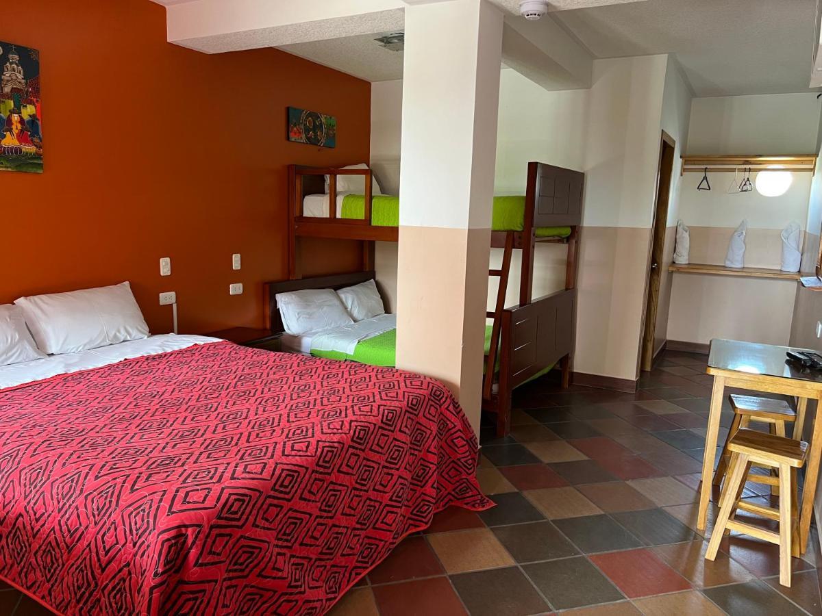 Hostal Alpachaca - New Quito Airport 塔巴贝拉 外观 照片