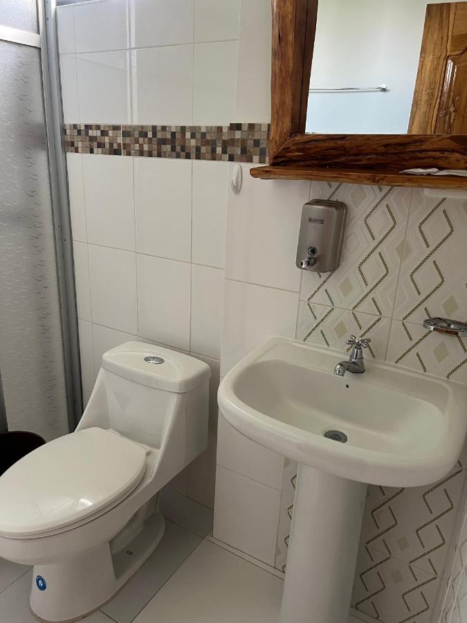 Hostal Alpachaca - New Quito Airport 塔巴贝拉 外观 照片